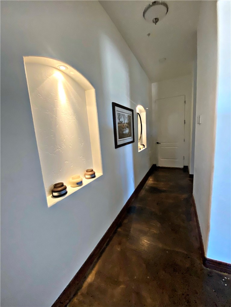 21038 South Cheyenne Road Yucca, AZ 86438 - Photo 58 of 98 View of hallway
