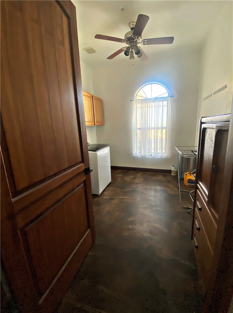 21038 South Cheyenne Road Yucca, AZ 86438 - Photo 59 of 98 Laundry