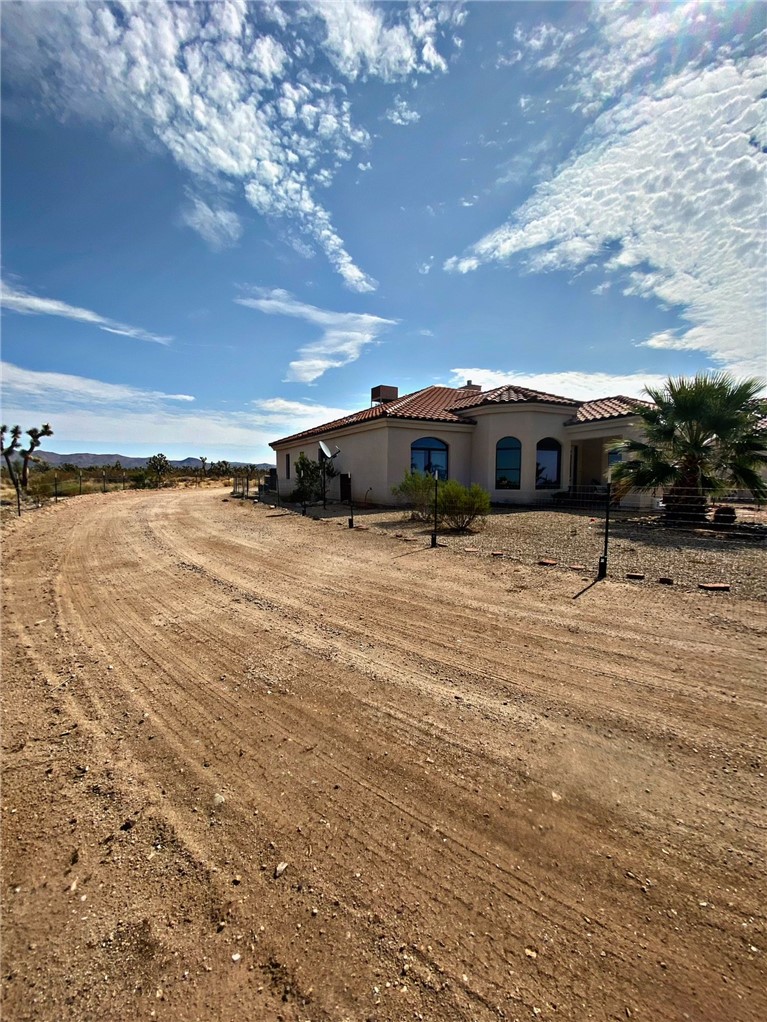 21038 South Cheyenne Road Yucca, AZ 86438 - Photo 78 of 98 View of yard