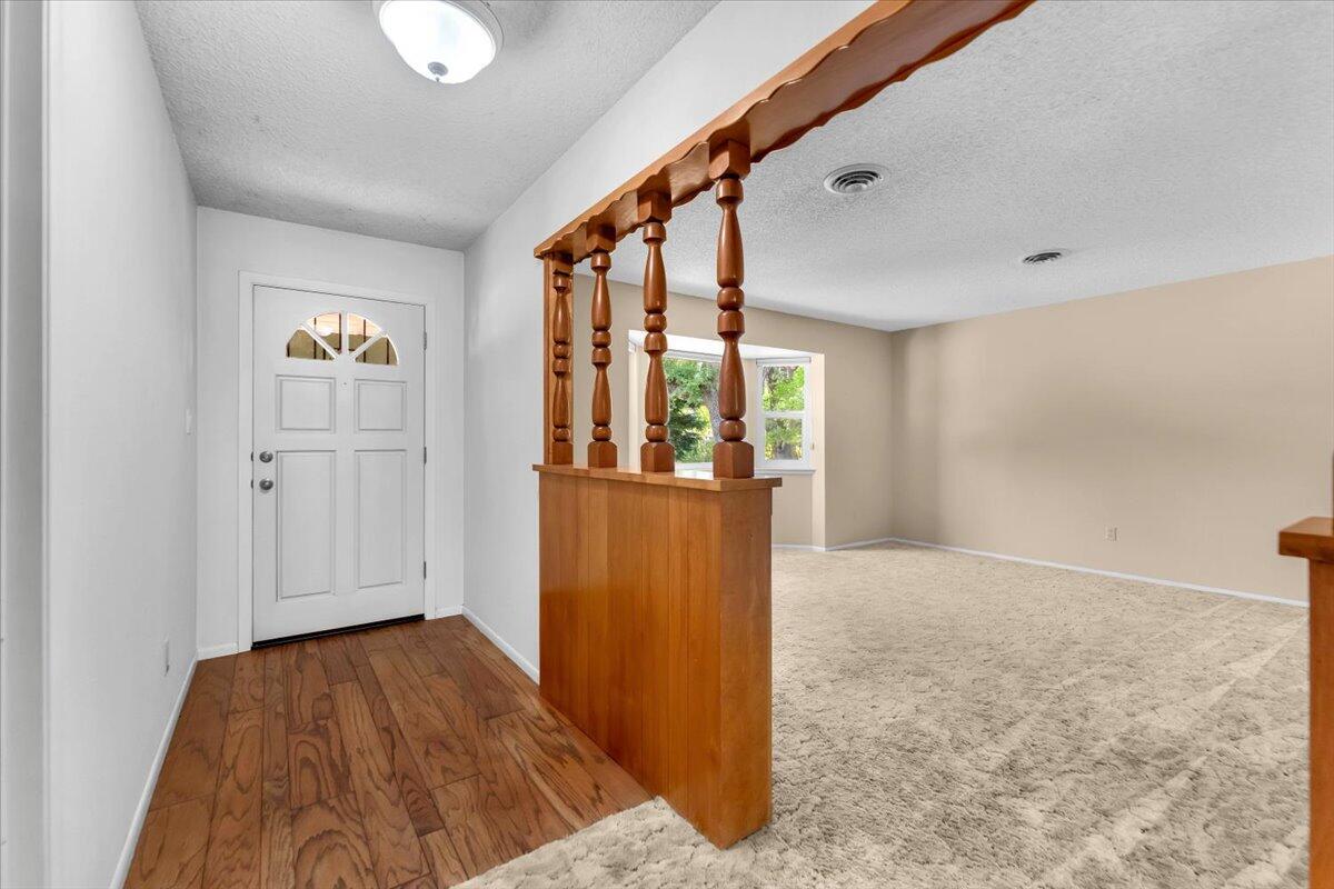 9871 Deschutes Road Palo Cedro, CA 96073 - Photo 8 of 80 06-Entryway