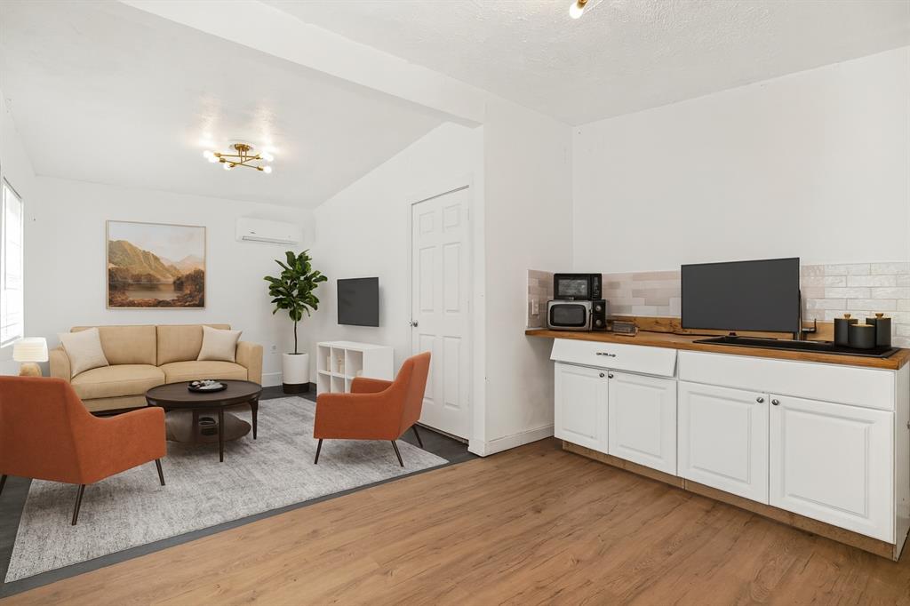 4803 Reiger Avenue Dallas, TX 75246 - Photo 26 of 32 Virtually staged guest quarters.