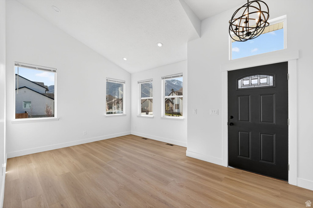 572 West 500th Street North Mapleton, UT 84664 - Photo 2 of 46 Living room