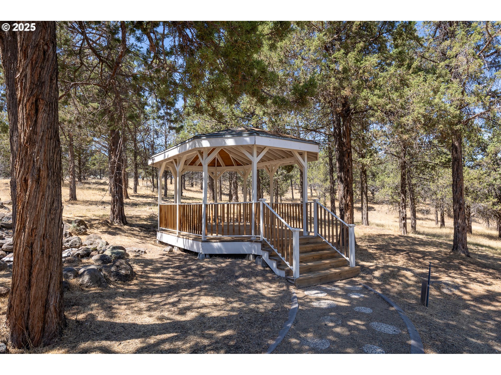 7140 Jake Road Klamath Falls, OR 97601 - Photo 25 of 47 a view of outdoor space yard and patio