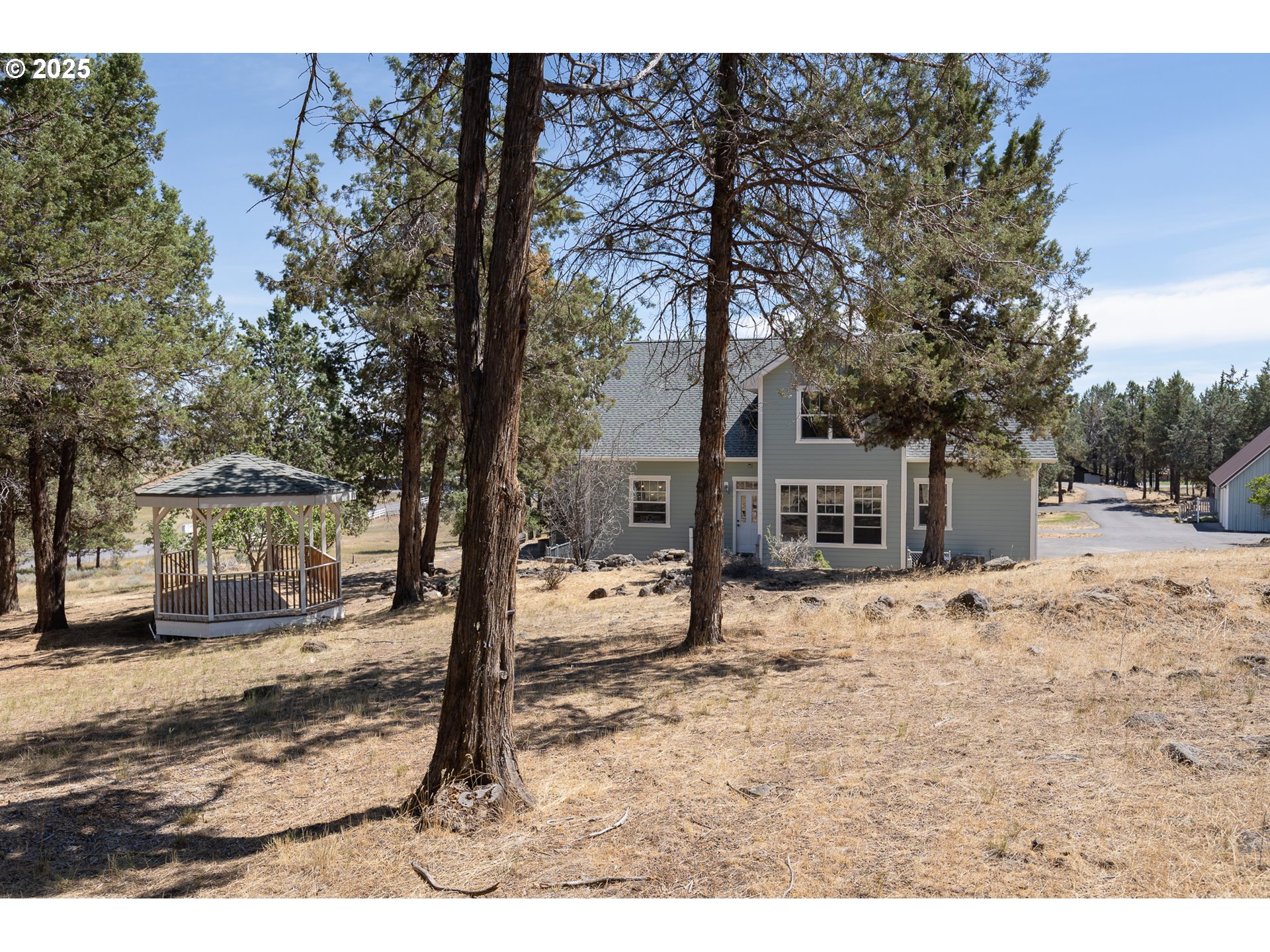 7140 Jake Road Klamath Falls, OR 97601 - Photo 26 of 47 a view of a yard covered in snow