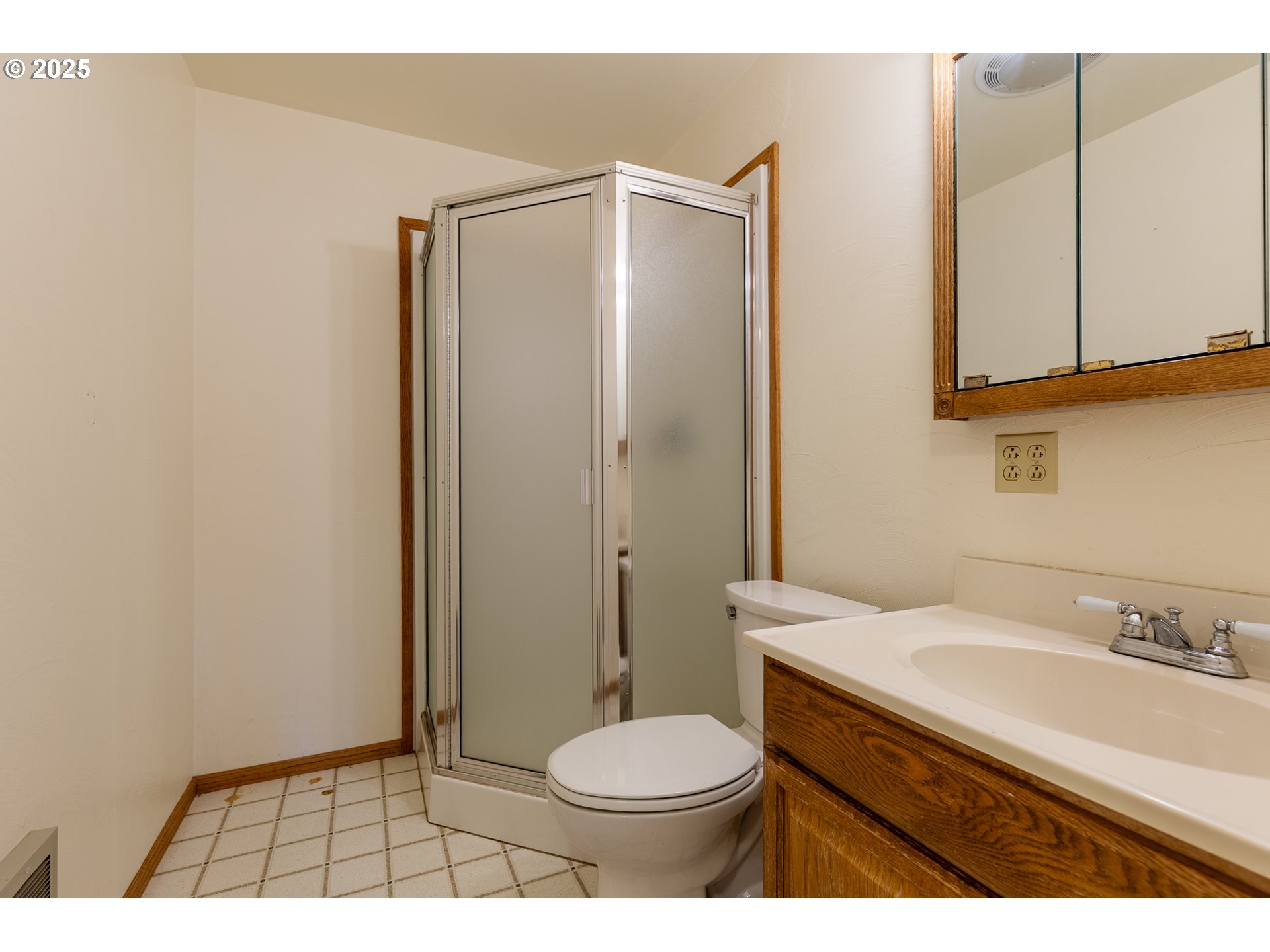 7140 Jake Road Klamath Falls, OR 97601 - Photo 30 of 47 a bathroom with a sink toilet and shower