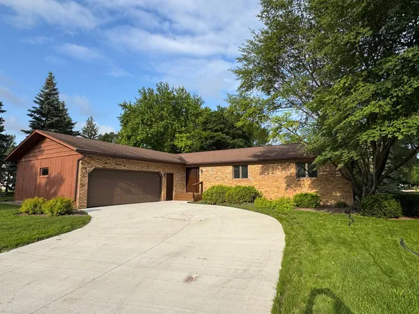 $305,000 | 605 Arbor Court, Marshall, MN 56258