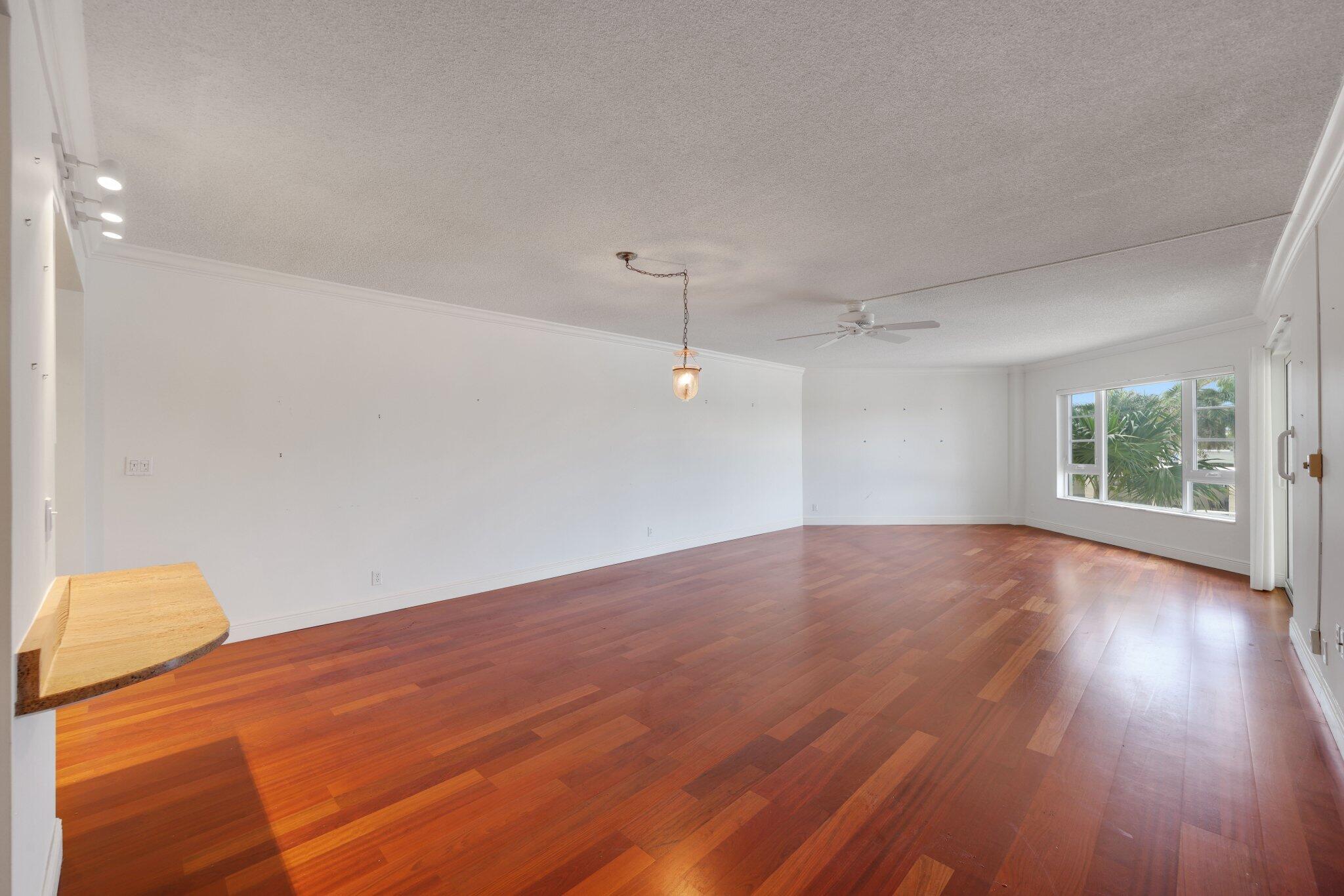 50 E Road, Unit 3G Delray Beach, FL 33483 - Photo 10 of 46 Living Area