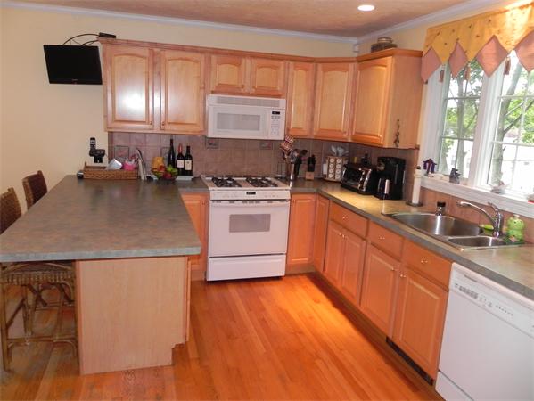 657 Trapelo Road Waltham, MA 02452 - Photo 3 of 29 Gallery Image 3