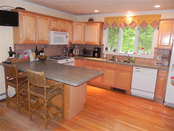 657 Trapelo Road Waltham, MA 02452 - Photo 4 of 29 Gallery Image 4