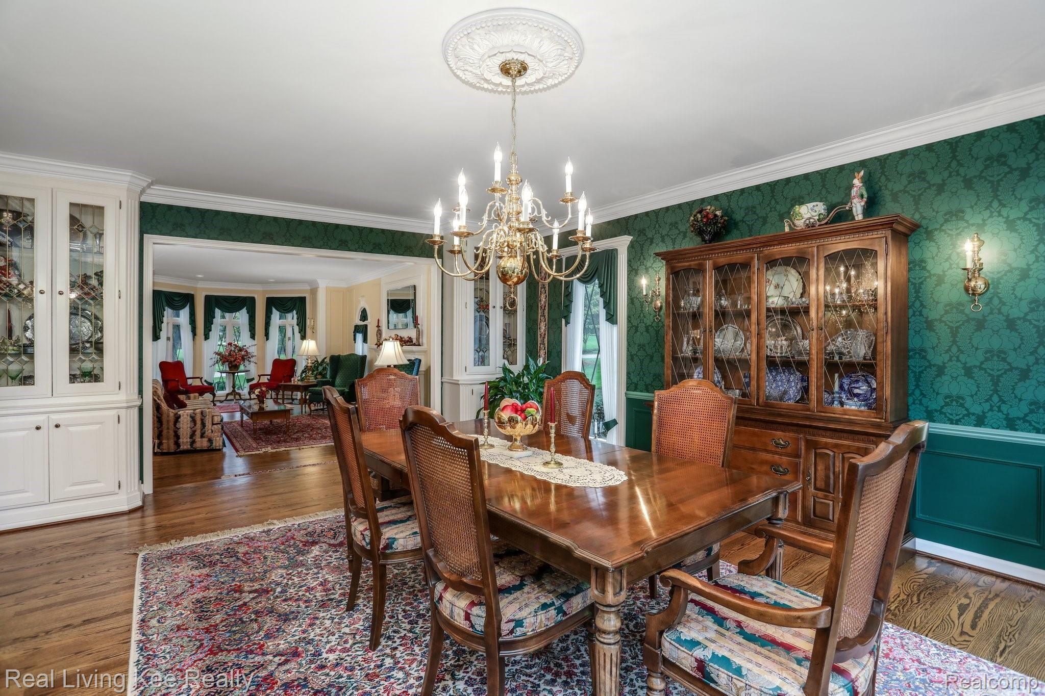 5901 Murfield Drive Rochester, MI 48306 - Photo 16 of 62 Dining room with Built-in hutch