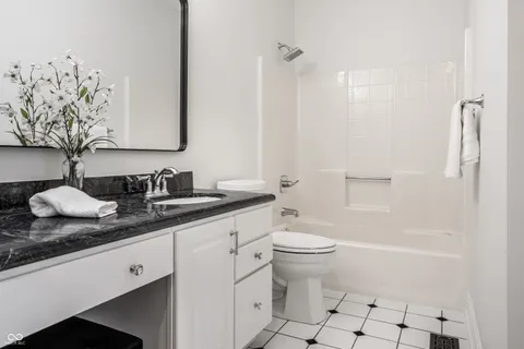 $1,249,000 | 9889 Summerlakes Drive, Carmel, IN 46032