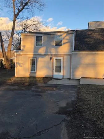 $2,200 | 155 Dividend Road, Unit 1, Rocky Hill, CT 06067