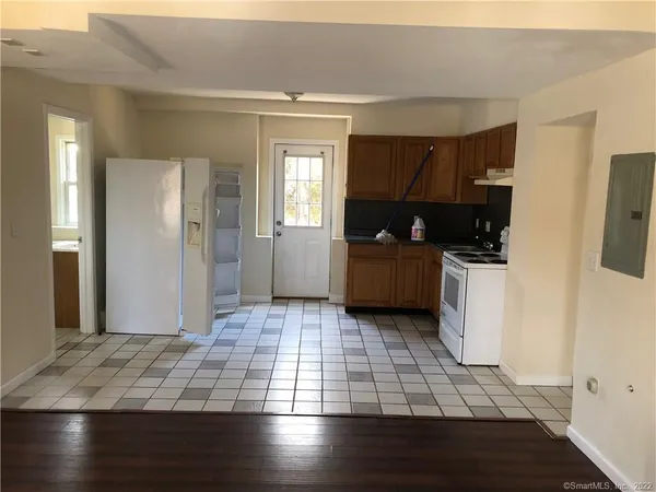$2,200 | 155 Dividend Road, Unit 1, Rocky Hill, CT 06067