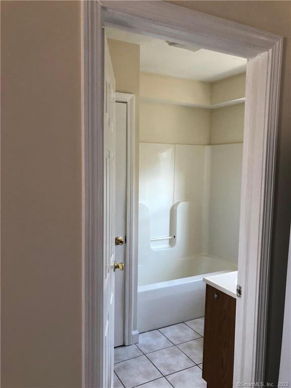 155 Dividend Road, Unit 1 Rocky Hill, CT 06067 - Photo 6 of 13 FIRST FLOOR FULL BATH WITH TUB/SHOWER