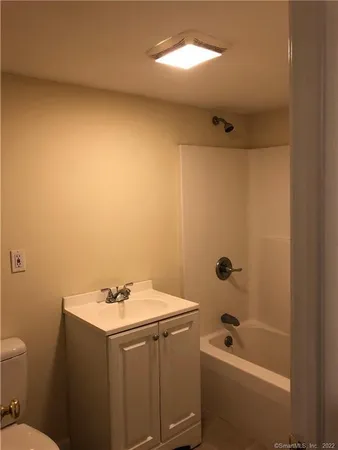 $2,200 | 155 Dividend Road, Unit 1, Rocky Hill, CT 06067