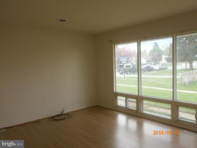 307 Adam Road Frederick, MD 21701 - Photo 4 of 9 Living Room