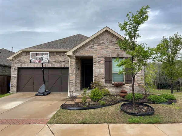 a view of a house with a yard and tree