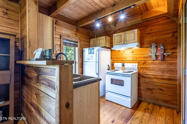 $1,199,999 | 3 R Wears Valley Road, Pigeon Forge, TN 37863