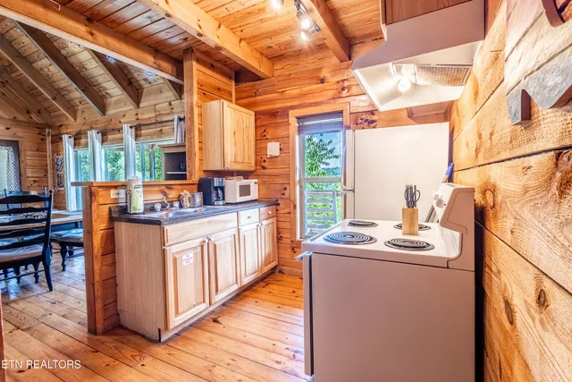 $1,199,999 | 3 R Wears Valley Road, Pigeon Forge, TN 37863