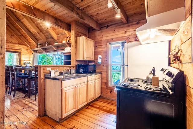 $1,199,999 | 3 R Wears Valley Road, Pigeon Forge, TN 37863