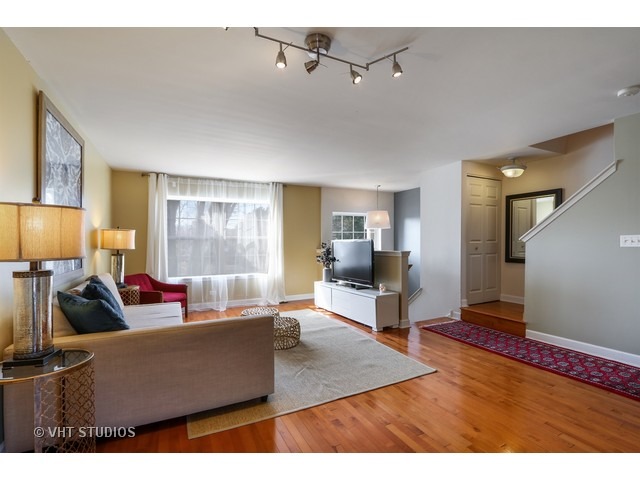 874 South Insignia Court Palatine, IL 60067 - Photo 3 of 15