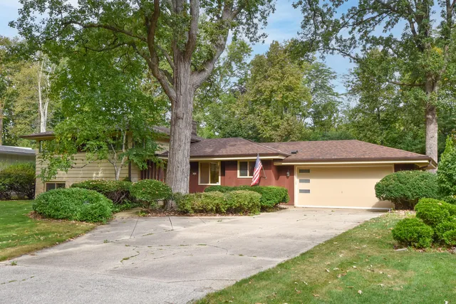 $450,000 | 2342 West Acacia Road, Glendale, WI 53209