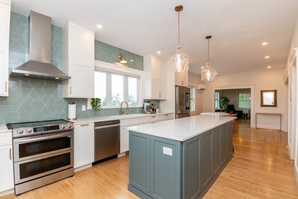 15 Dundee Road Quincy, MA 02171 - Photo 3 of 40 Gallery Image 3