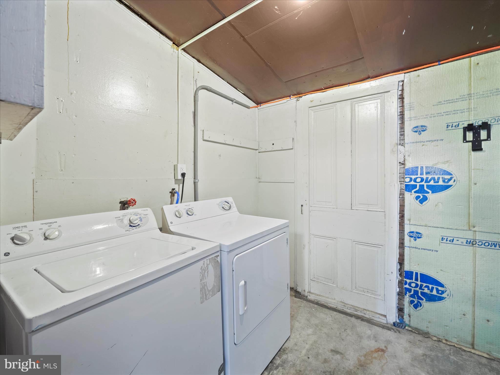 228 Ridge Avenue Waynesboro, PA 17268 - Photo 28 of 32 a utility room with dryer and washer