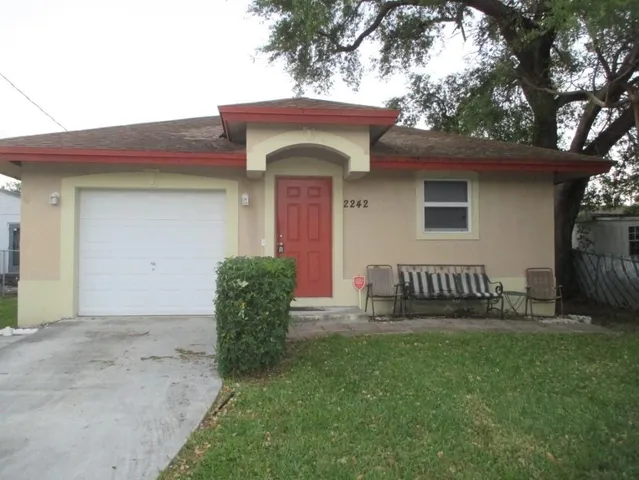 $2,250 | 2242 Thomas Street, Hollywood, FL 33020