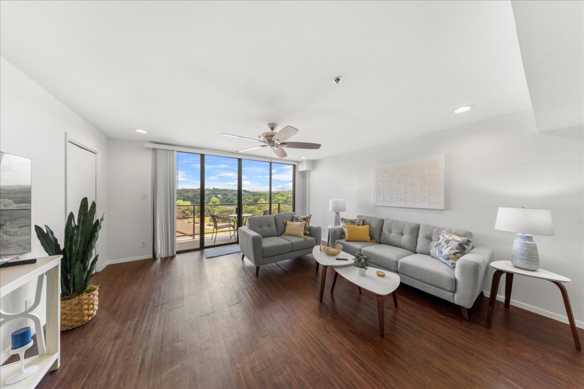 40 North Interstate Highway 35, Unit 6B3 Austin, TX 78701 - Photo 31 of 32 a living room with furniture and a large window