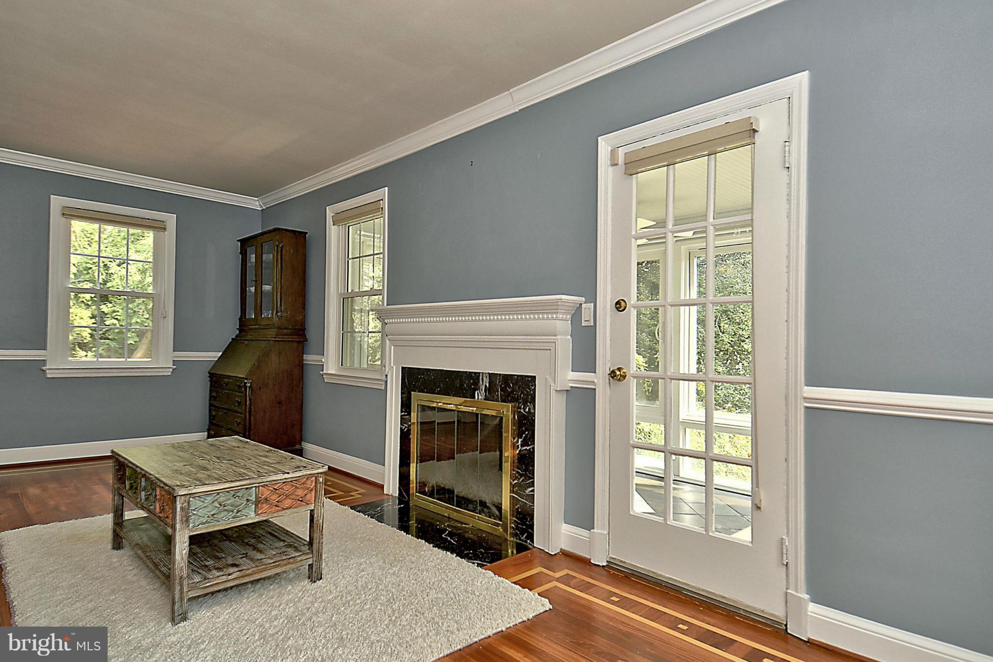 9901 Indian Lane Silver Spring, MD 20901 - Photo 6 of 27 Living Room