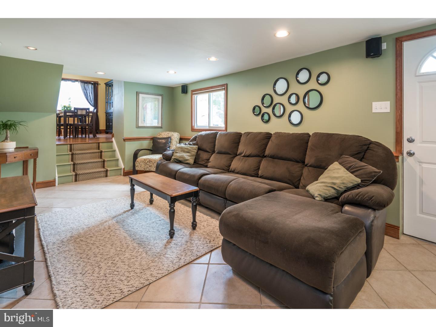 2882 Senak Road Abington, PA 19001 - Photo 4 of 22 Living Room