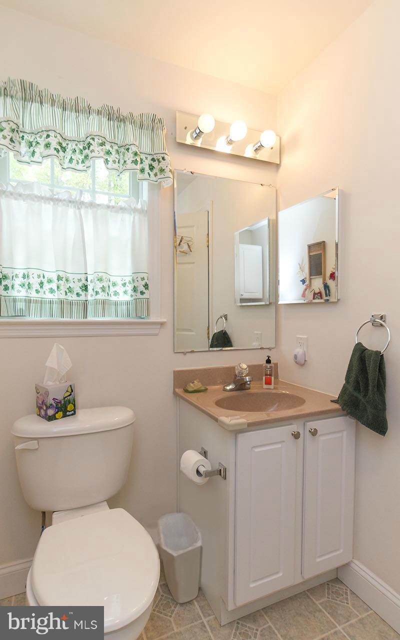 18750 Vernon Road White Hall, MD 21161 - Photo 5 of 30 Main level powder room