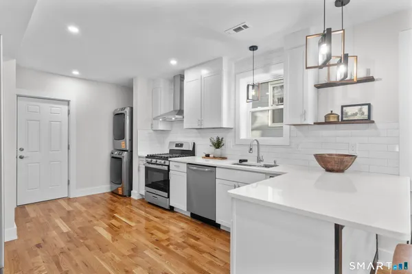 $2,800 | 54 Plaza Avenue, Unit 1, Waterbury, CT 06710