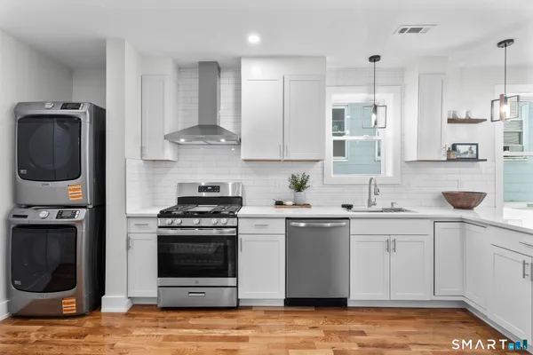 $2,800 | 54 Plaza Avenue, Unit 1, Waterbury, CT 06710