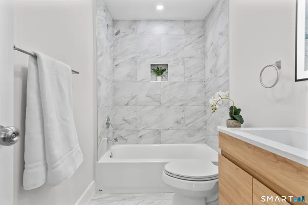 $2,800 | 54 Plaza Avenue, Unit 1, Waterbury, CT 06710