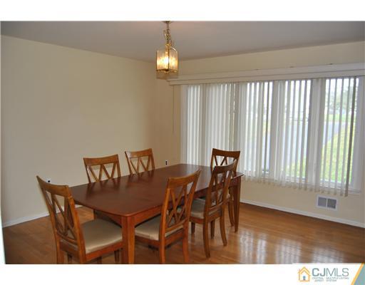 123 Wyncrest Road Marlboro, NJ 07746 - Photo 3 of 12 Gallery Image 3