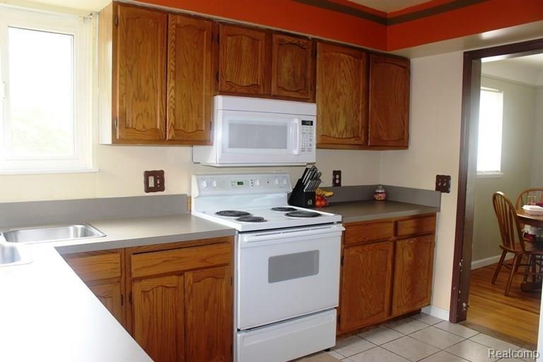 1679 Hampton Road Mount Clemens, MI 48043 - Photo 11 of 21 IMG_9988 - Copy.jpg
