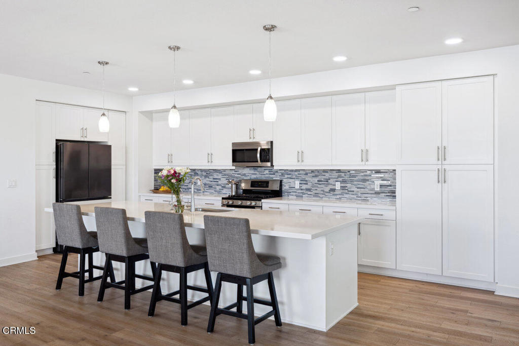 2800 Wagon Wheel Road, Unit 304 Oxnard, CA 93036 - Photo 3 of 28 Gallery Image 3