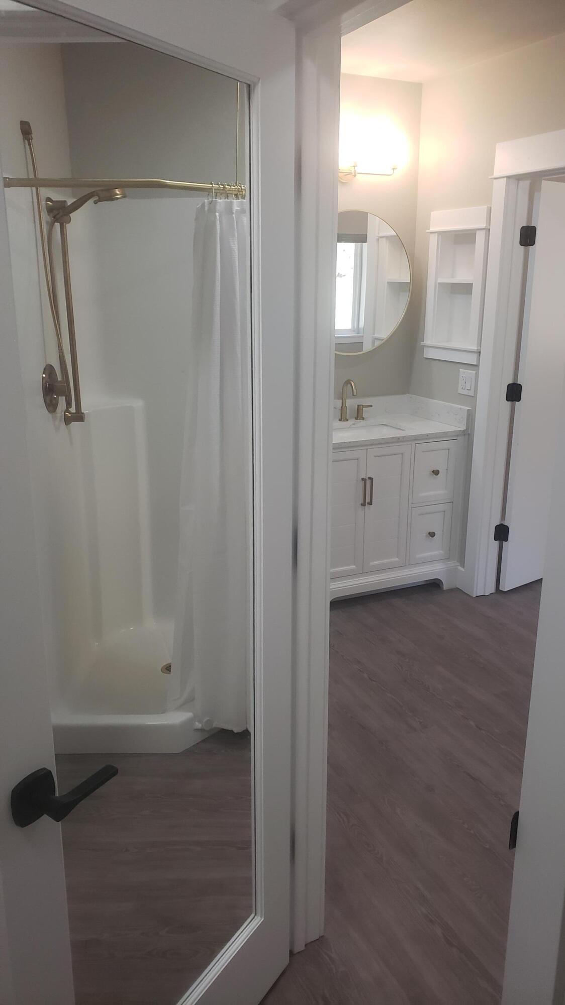 60305 Woodside Road Bend, OR 97702 - Photo 19 of 35 Full bath in the ADU