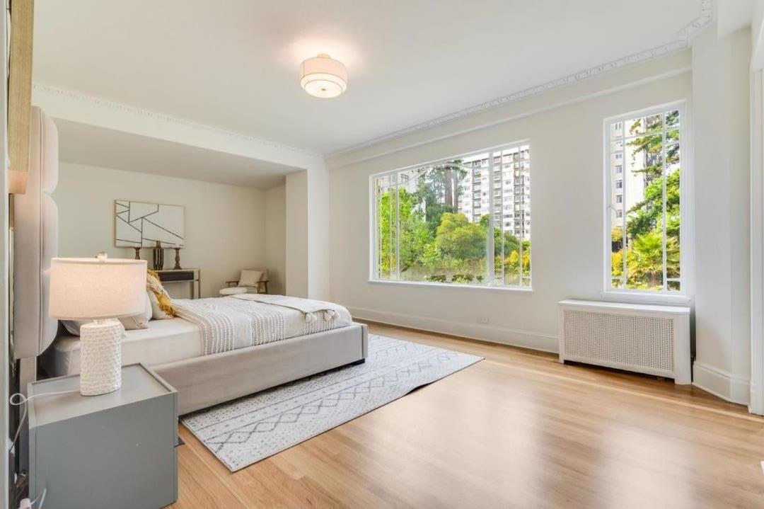 244 Lakeside Drive, Unit 202 Oakland, CA 94612 - Photo 20 of 32 a bedroom with a large bed and a large window