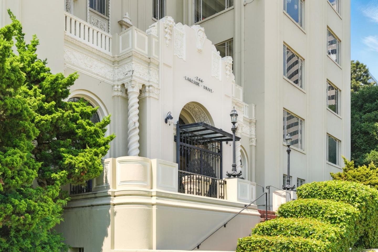 244 Lakeside Drive, Unit 202 Oakland, CA 94612 - Photo 30 of 32 a view of a door of the building
