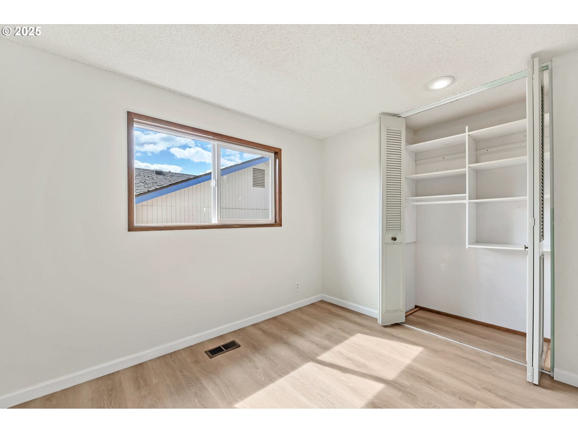590 Granite Place Springfield, OR 97477 - Photo 11 of 21 a view of an empty room