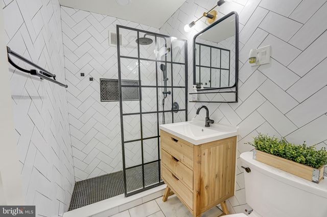 $260,000 | 3000 Spout Run Parkway, Unit A106, Arlington, VA 22201