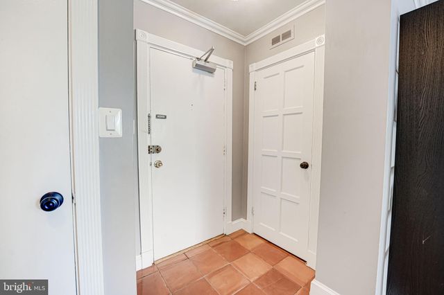 $260,000 | 3000 Spout Run Parkway, Unit A106, Arlington, VA 22201