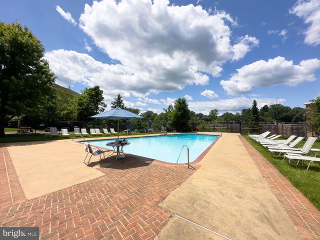 $260,000 | 3000 Spout Run Parkway, Unit A106, Arlington, VA 22201