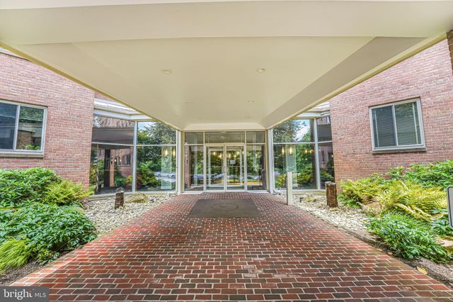 $260,000 | 3000 Spout Run Parkway, Unit A106, Arlington, VA 22201