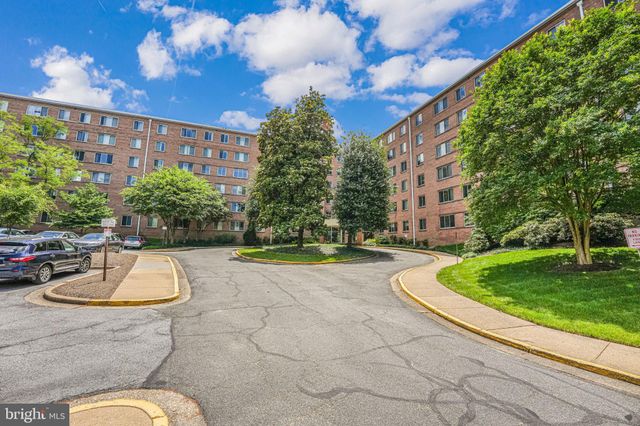 $260,000 | 3000 Spout Run Parkway, Unit A106, Arlington, VA 22201