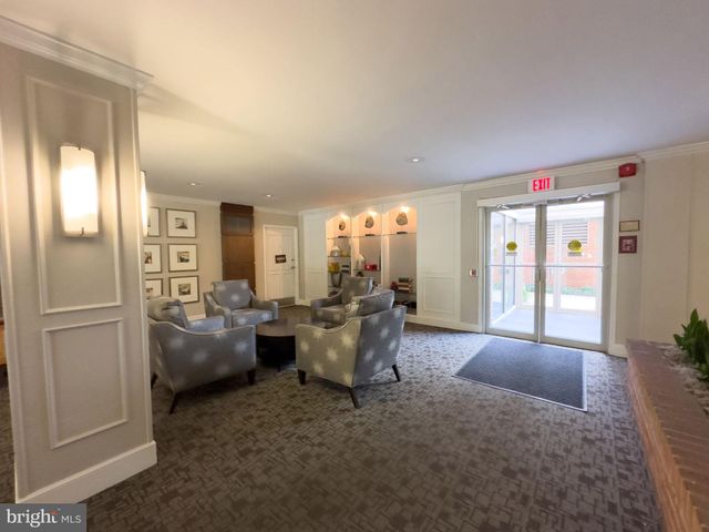 $260,000 | 3000 Spout Run Parkway, Unit A106, Arlington, VA 22201