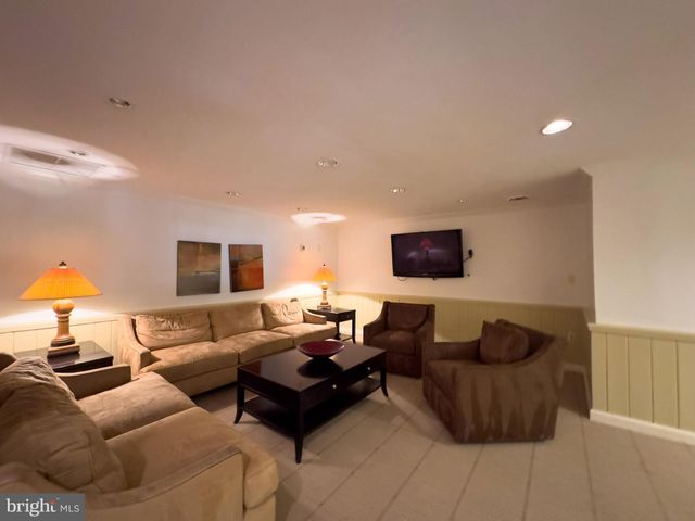 $260,000 | 3000 Spout Run Parkway, Unit A106, Arlington, VA 22201